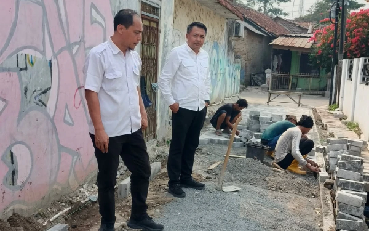 Thumbnail Berita - Pemkab Lebak Pantau Pembangunan Jalan Lingkungan di Tiga Kampung, Kualitas Jadi Perhatian