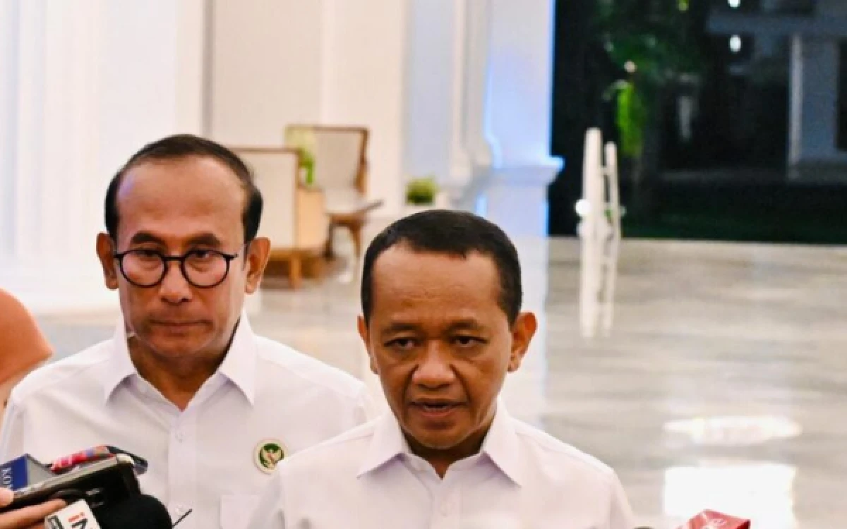 Thumbnail Berita - Bahlil ke Pengguna Mobil Mewah: Pakailah Hati, Jangan Ngeyel Gunakan BBM Subsidi