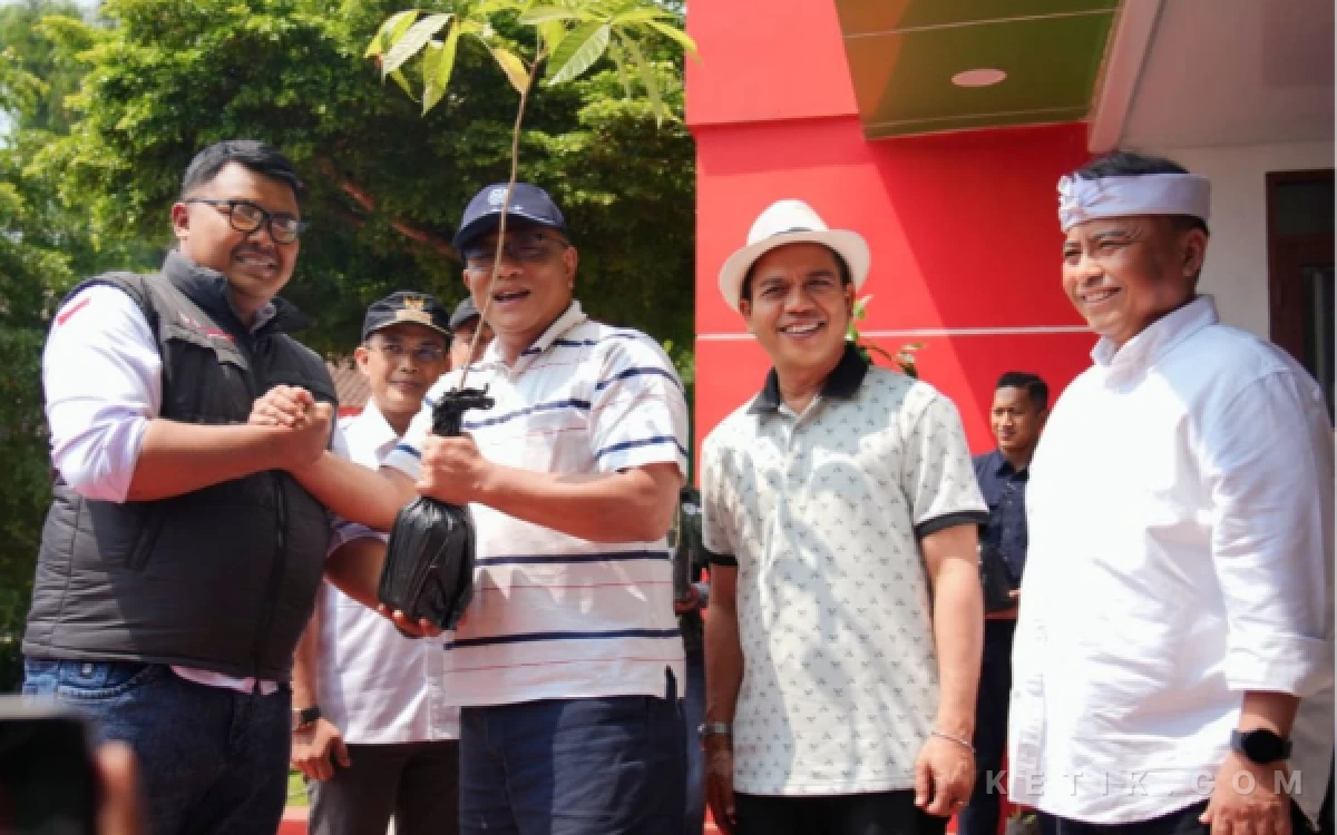 Thumbnail Berita - Menteri LH Apresiasi Kolaborasi Puluhan Ribu Buruh dan KDS dalam Gerakan Penghijauan