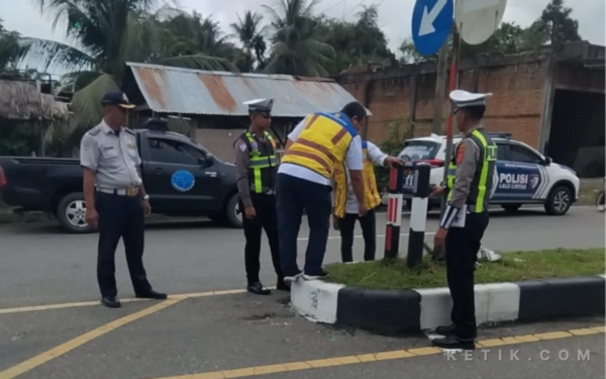 Thumbnail Berita - Tekan Risiko Kecelakaan, Satlantas Polres Abdya Cek Rambu dan PJU di Jalur Nasional