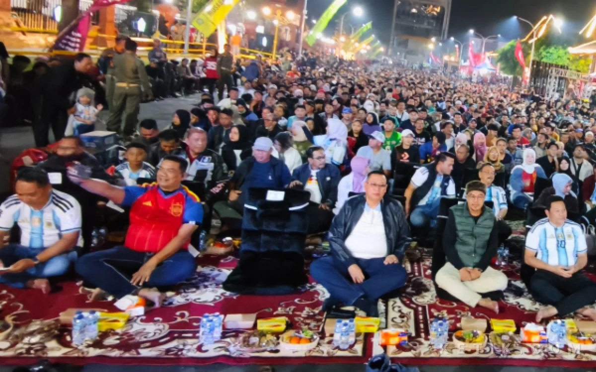 Thumbnail Berita - Nobar Final Piala Dunia di Sidoarjo, Pendaftar Hampir 5 Ribu Orang, Gagal Dapat Umrah karena Tak Datang