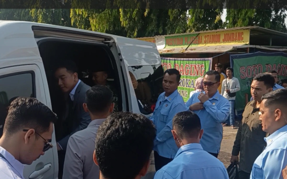 Thumbnail Berita - Momen Wapres Gibran Dempet-dempetan Semobil Bareng Khofifah Kapolri hingga Kapolda di Jombang