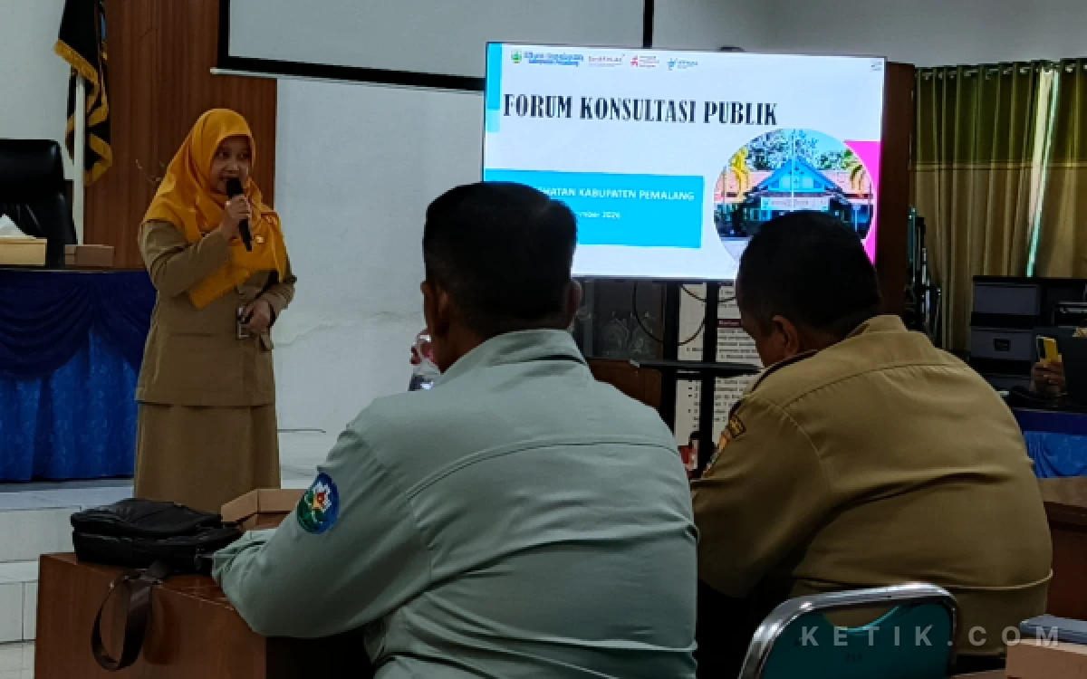 Foto Salah satu narasumber saat menerangkan di acara Forum Konsultasi Publik Dinas Kesehatan kabupaten pemalang (Foto: Slam/ketik.com)