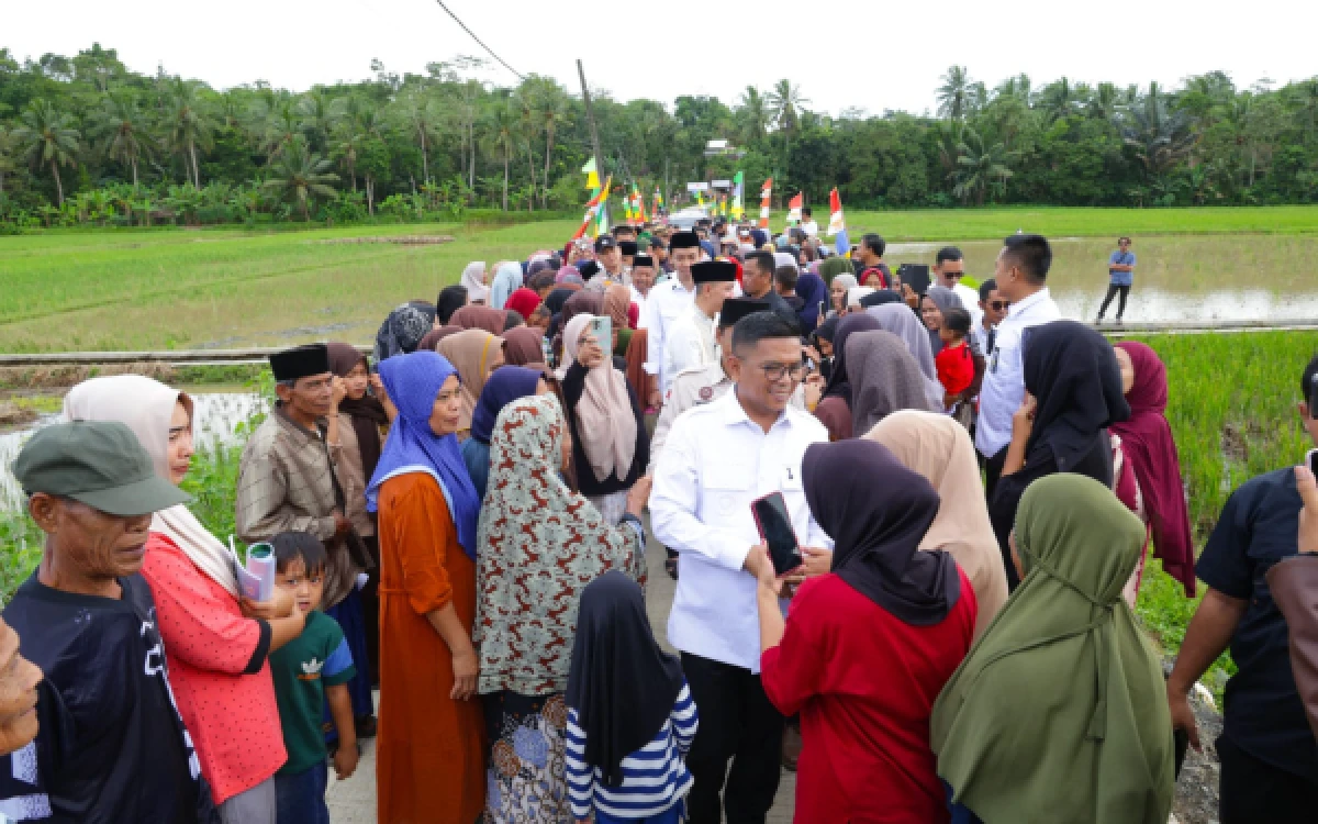 Thumbnail Berita - Bang Andra Bukan Sekadar Bangun Jalan, Pemprov Banten Dorong Akses Ekonomi dan Kesejahteraan Desa