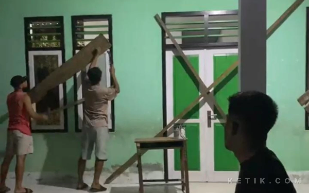 Foto Kantor Desa Dipalang warga Desa Kupal (Foto: Mursal/Ketik.com)