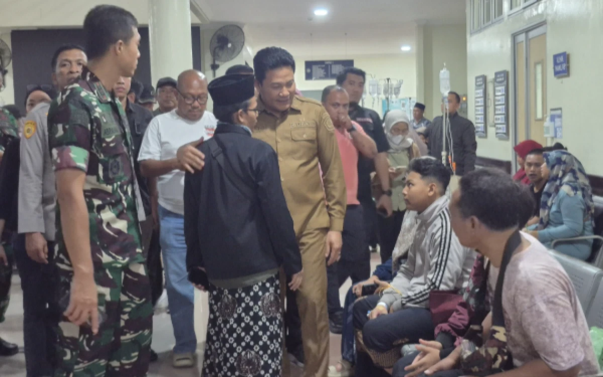 Thumbnail Berita - Bupati Subandi Perintahkan RS Layani Maksimal Santri Keracunan MBG