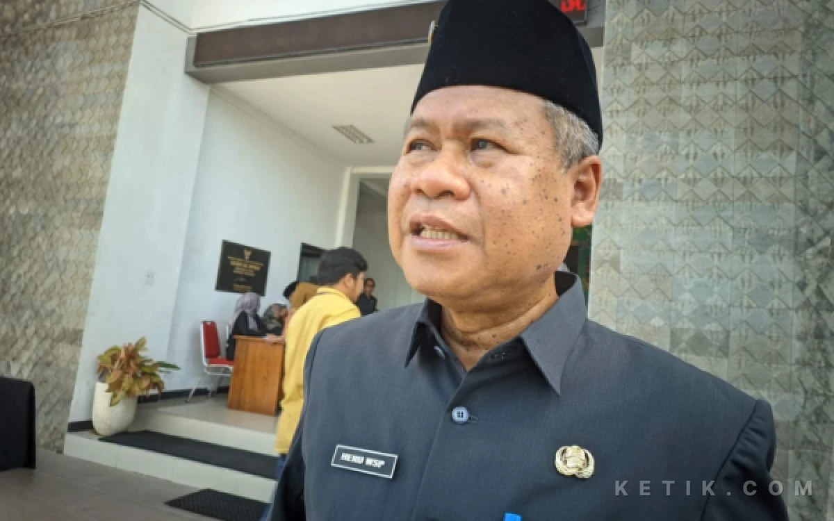 Thumbnail Berita - ASN Nobar Piala Dunia 2026, Sekda Pacitan Wanti-wanti: Jangan Ngantuk saat Kerja