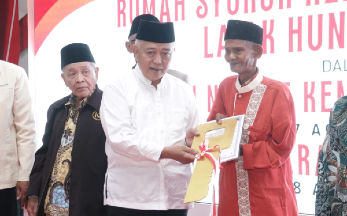Thumbnail Berita - Bupati Abah Sanusi Serahkan Rumah Layak Huni Gratis, 6 Warga Kabupaten Malang Kini Punya Hunian Lebih Nyaman