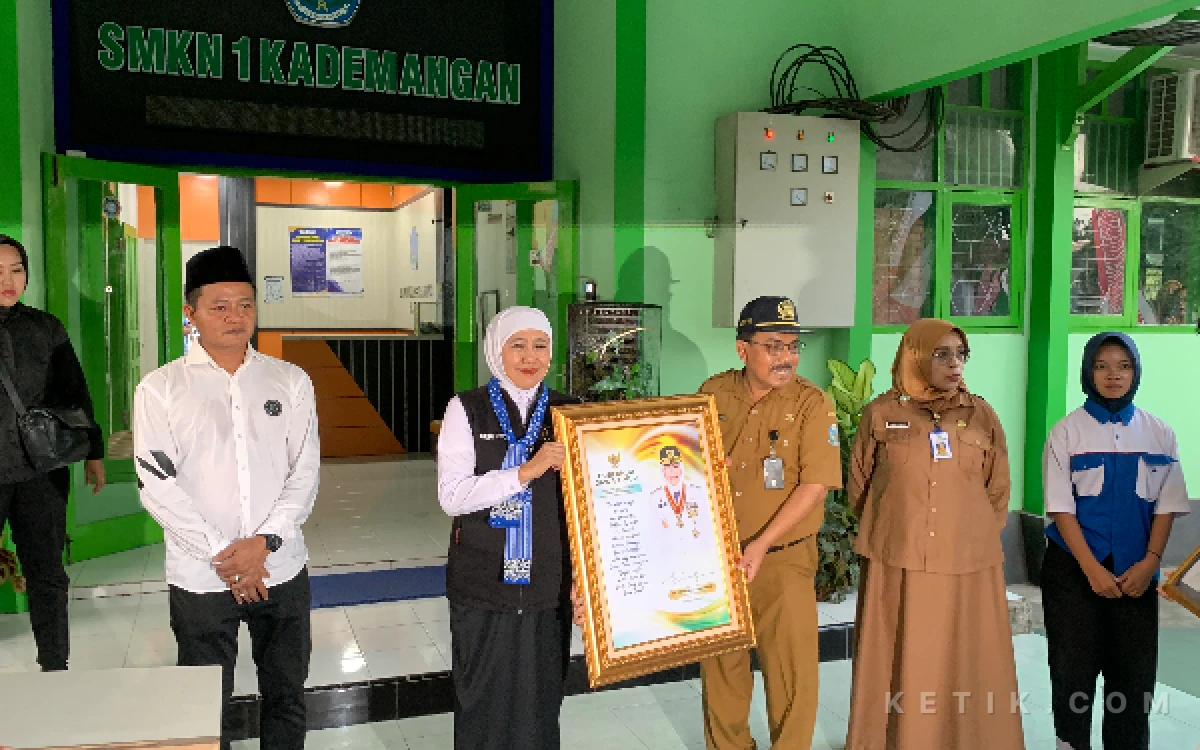 Thumbnail Berita - Gubernur Jatim Melihat Potensi Agro Technopark SMKN 1 Kademangan, Wabup Blitar: Sekolahnya Sangat Komplet