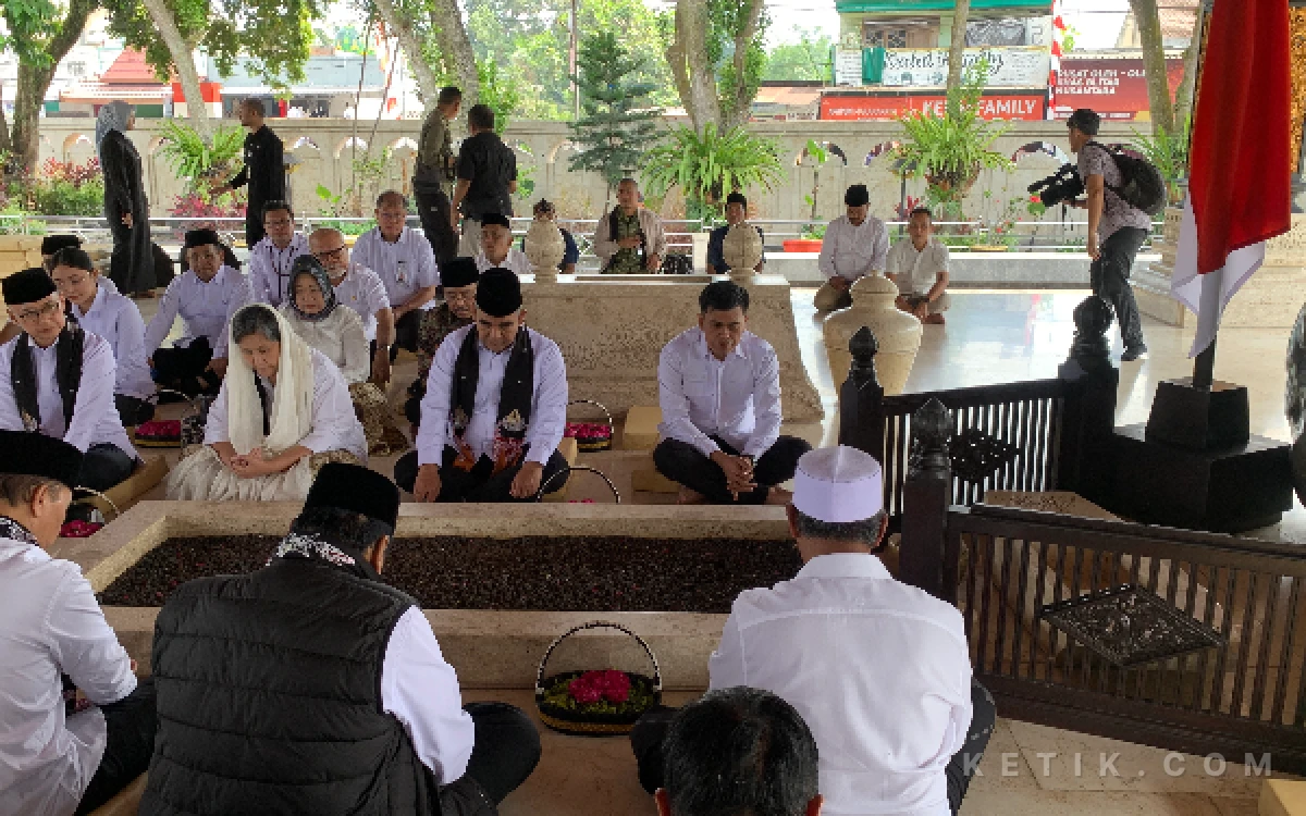 Thumbnail Berita - Wali Kota Blitar Mas Ibin Ungkap Makna Kunjungan Pimpinan MPR RI ke Makam Bung Karno