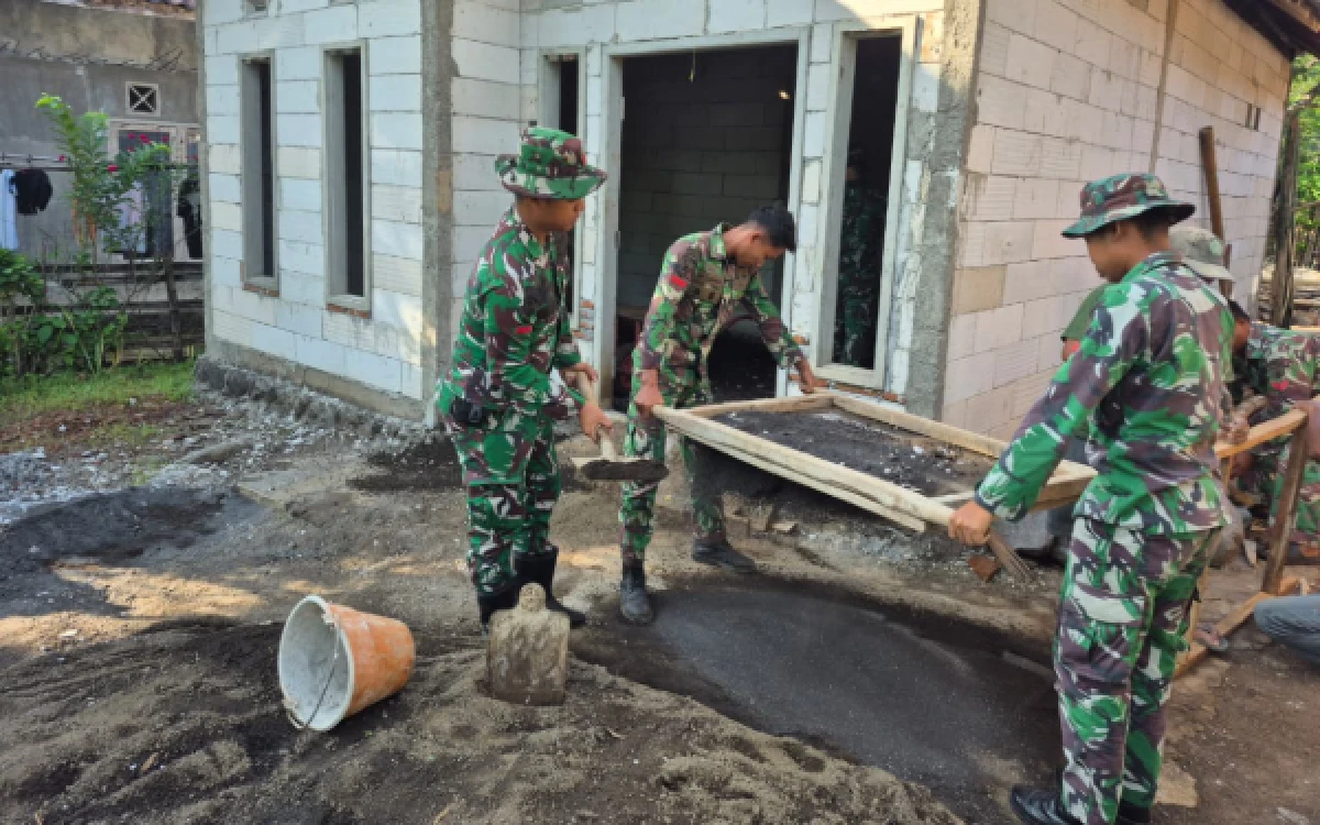 Thumbnail Berita - Capai 85 Persen,  Satgas TMMD Ke-128 Kodim 0820 Probolinggo Genjot Rehabilitasi RTLH di Dusun Klagin