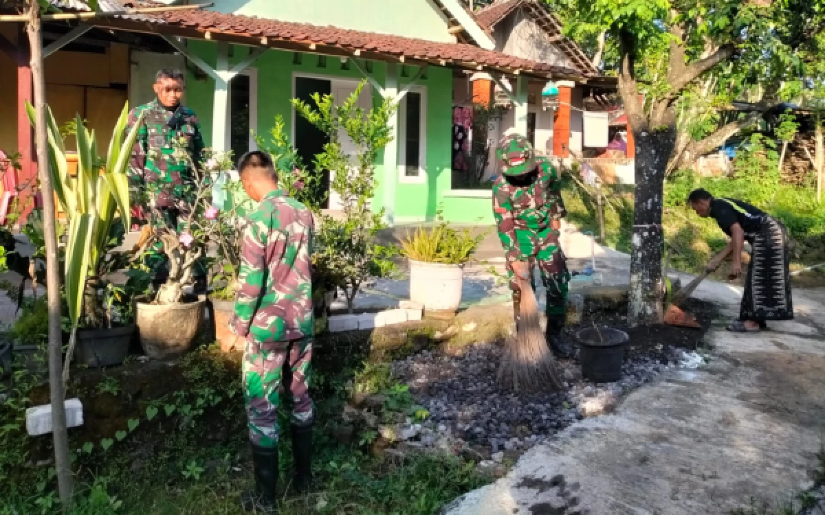 Thumbnail RTLH Ibu Srihayati Tuntas 100 Persen, Satgas TMMD Ke-128 Gelar Pembersihan Lingkungan Sekitar Rumah