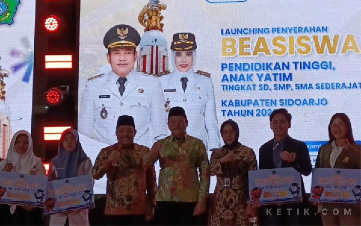 Thumbnail Berita - Bupati Subandi untuk Ribuan Penerima Beasiswa Pemkab Sidoarjo: Bikin Bangga Sidoarjo dan Senang Orang Tua