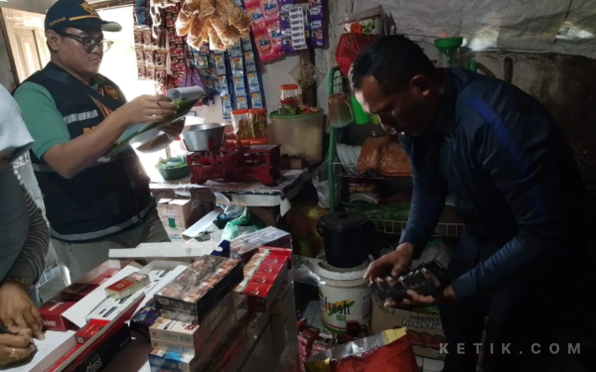 Thumbnail Berita - Gempur Peredaran Rokok Ilegal, Tim Razia Gabungan Satpol PP Berhasil Sita 241.457 Batang