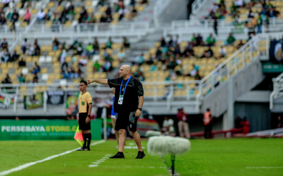 Thumbnail Berita - Ogah Kecolongan Lagi, Bernardo Tavares Ingatkan Pemain Fokus Lawan Persis