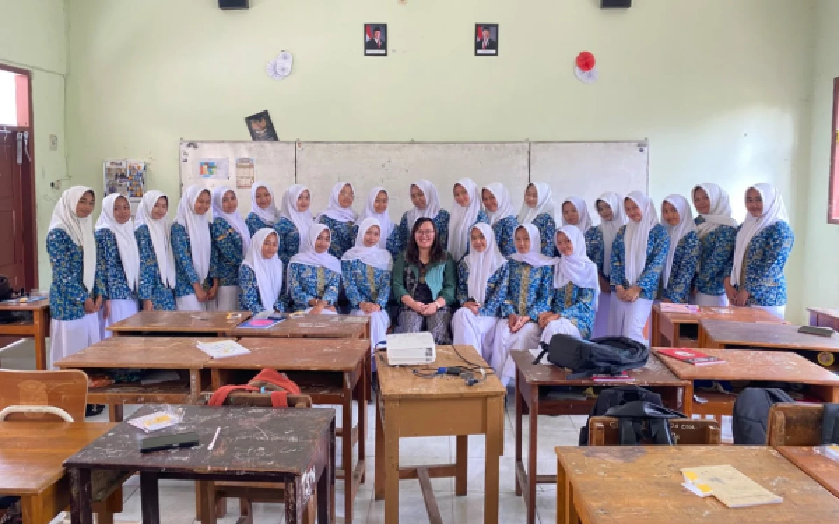 Thumbnail Berita - Akademisi FISIP UB Latih 25 Siswi SMK Tutur Pasuruan Kenali Potensi Lewat Program EMPOW-HER