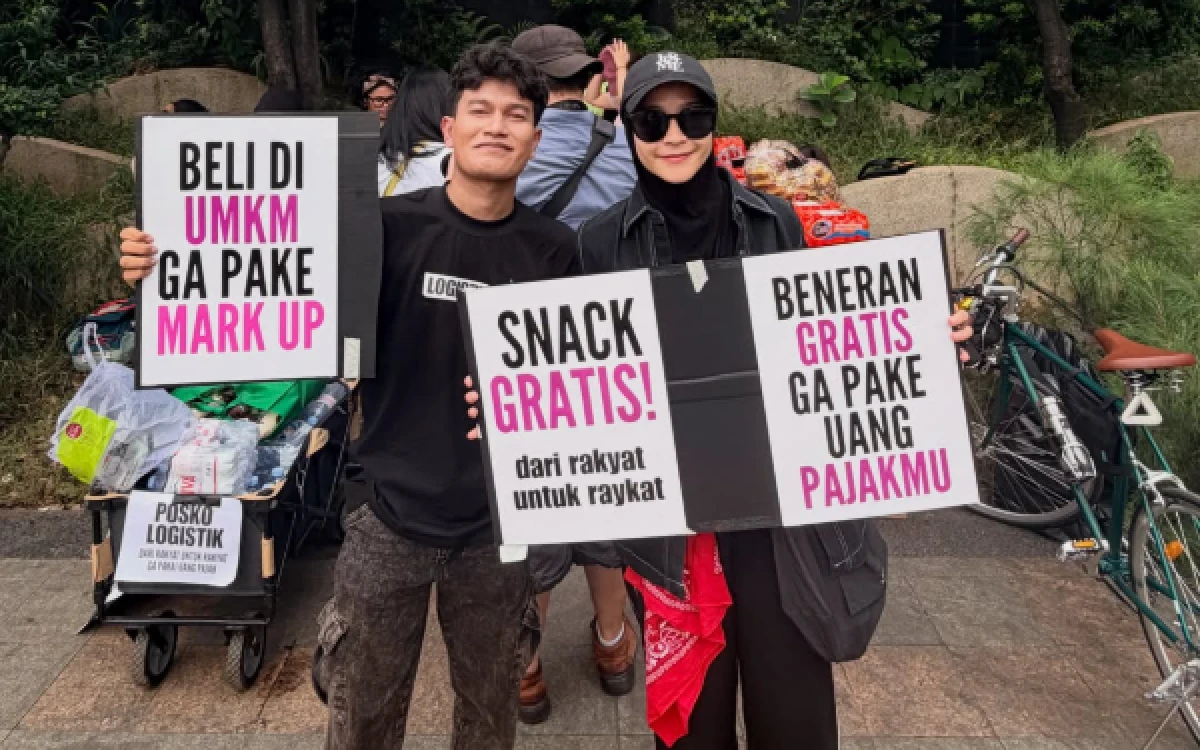 Thumbnail Berita - Zaskia Adya Mecca Turun ke Aksi Demonstrasi di Bundaran HI, Bawa Ambulans dan Bantuan Medis