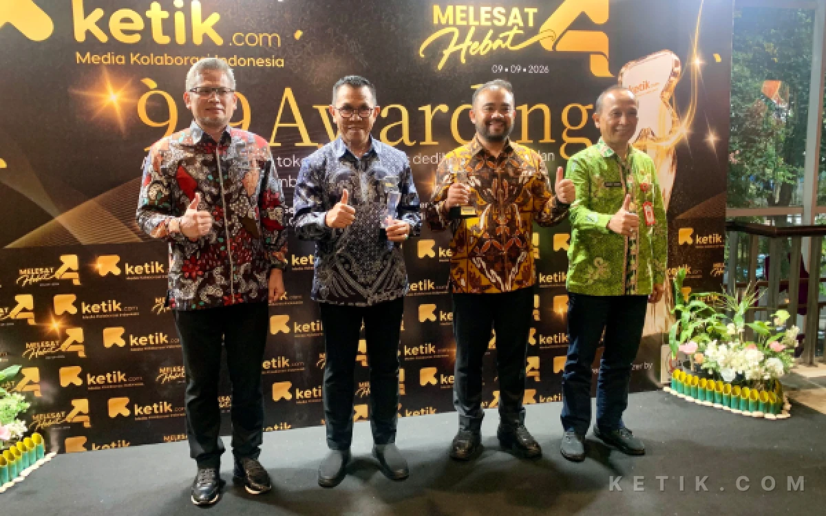 Thumbnail Berita - Dedikasi untuk Pemuda, Wawali Kota Batu Mas Heli Terima Penghargaan 9.9 dari Ketik.com