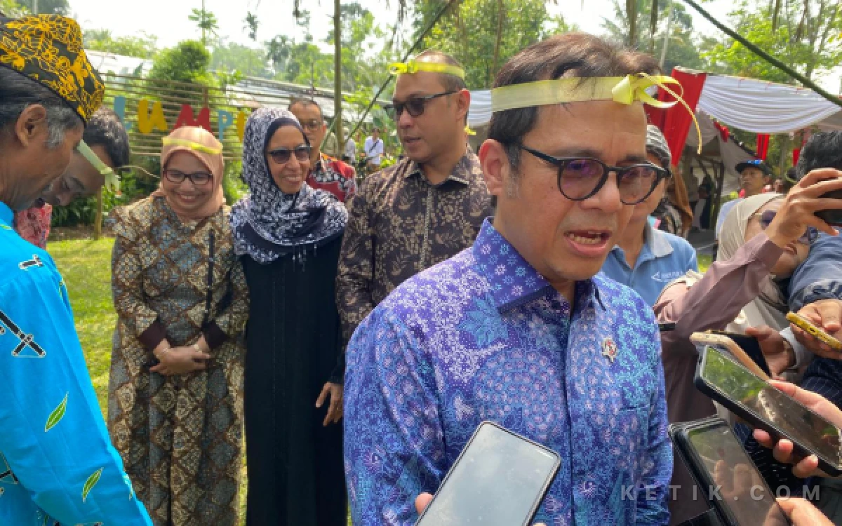 Thumbnail Berita - Wamen Komdigi: Permainan Egrang Penyeimbang Anak dari Gempuran Gadget