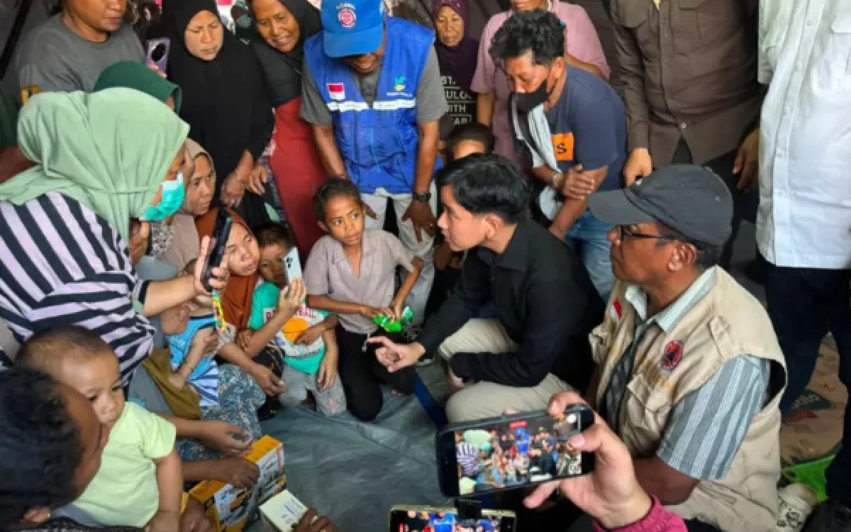 Thumbnail Berita - Tinjau Posko Pengungsian Sikka, Wapres Gibran: Masyarakat NTT Tidak Sendirian