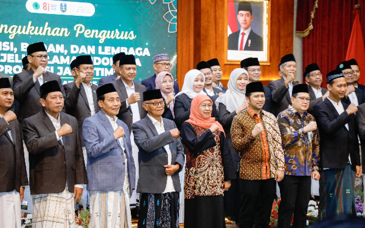 Thumbnail Berita - Pengurus MUI Jatim 2025-2030 Dikukuhan, Gubernur Khofifah Ajak Perkuat Sinergi Cegah Kerentanan Sosial dan Bangun Dakwah Digital Moderat