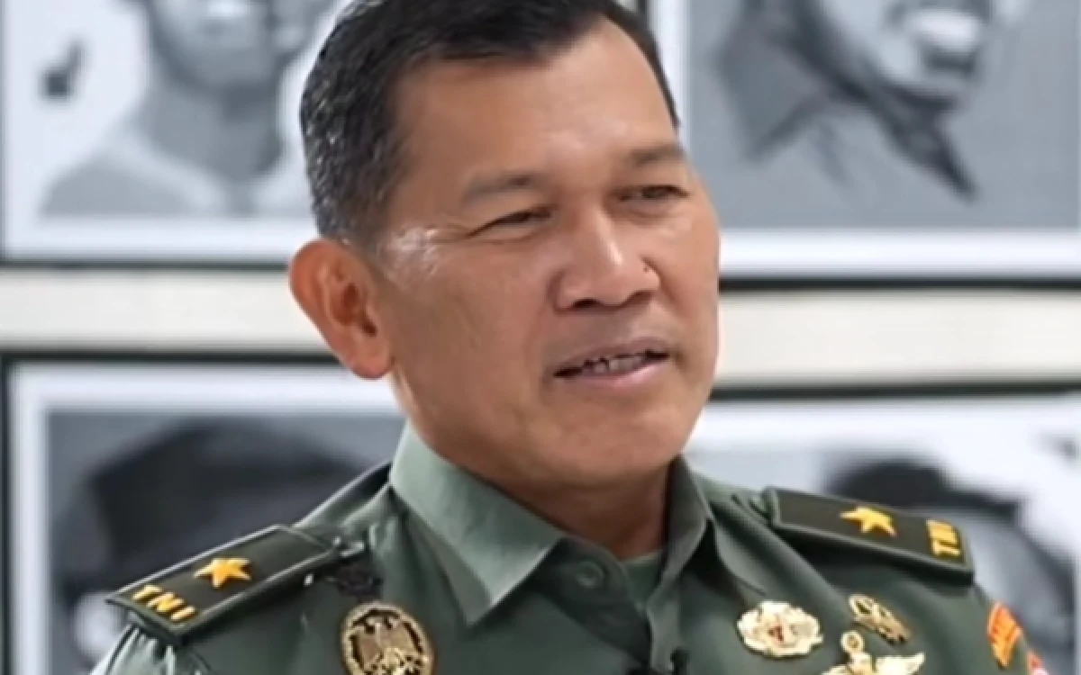 Thumbnail Berita - Kristomei Sianturi Tiba di Istana, Isu Pergantian Kepala BNPB Menguat