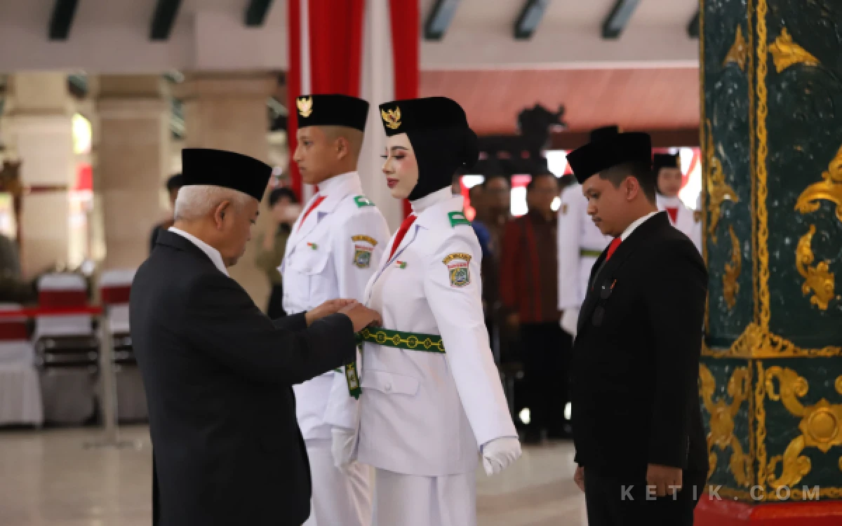Thumbnail Berita - Bukan Tugas Biasa, 75 Paskibra Dikukuhkan Bupati Malang Siap Jalani Momen Sakral Upacara HUT ke-81 RI Hari Ini