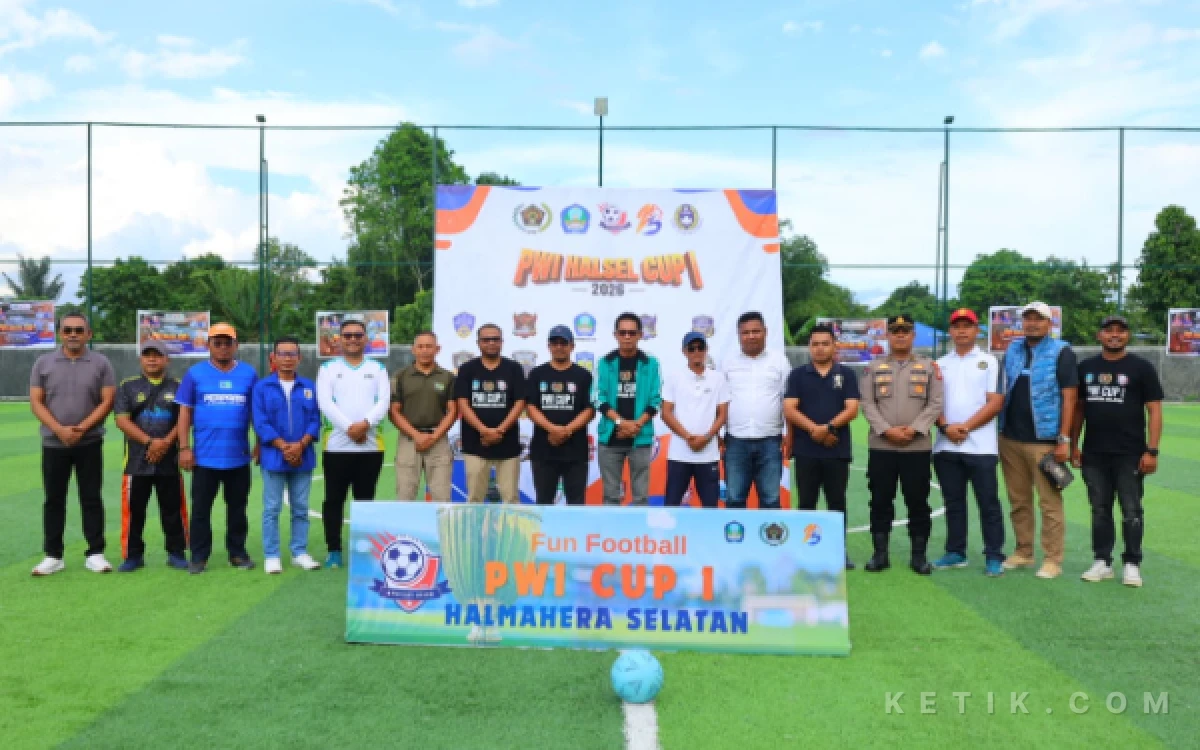 Foto Foto Bersama Wakil Bupati Helmi Umar Muchsin dan para tamu undangan (Foto: Mursal/Ketik.com)
