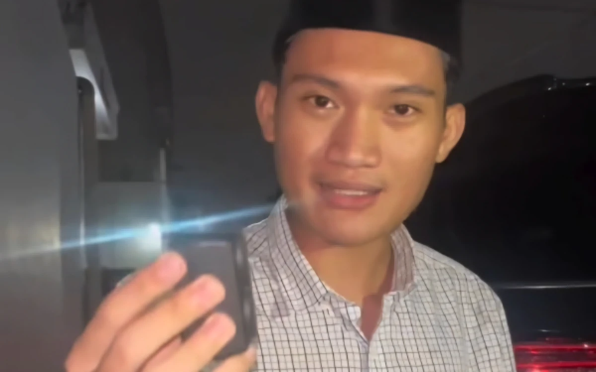 Thumbnail Berita - Kaget Notifikasi Muncul di HP, Tiyo Ardianto Temukan Alat Pelacak di Kendaraan Usai Aksi Gejayan