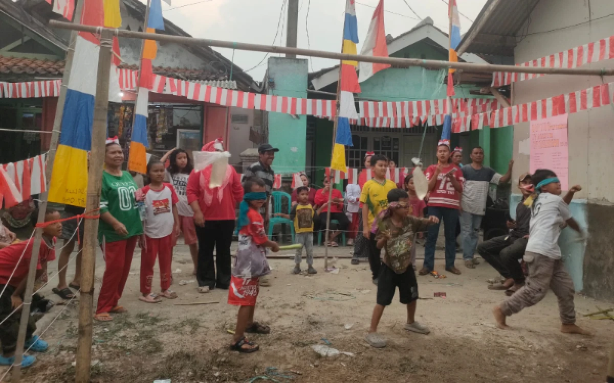 Thumbnail Berita - Semarak Kemerdekaan, Anak-anak Kampung Selahaur Rangkasbitung Antusias Ikuti Beragam Perlombaan