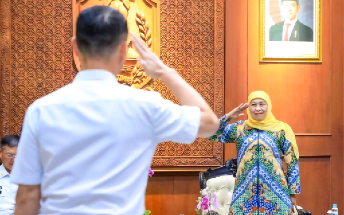 Thumbnail Berita - Khofifah Terima Kunjungan Angkatan Laut Tiongkok, Bidik Transfer Teknologi Maritim