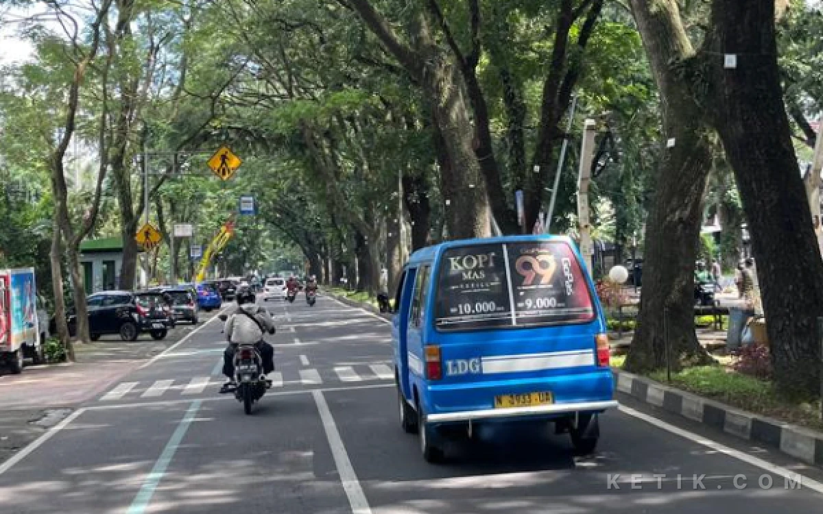 Thumbnail Berita - Sopir Angkutan Pelajar Gratis Kota Malang Minta Tarif Naik Jadi Rp6.000/Km