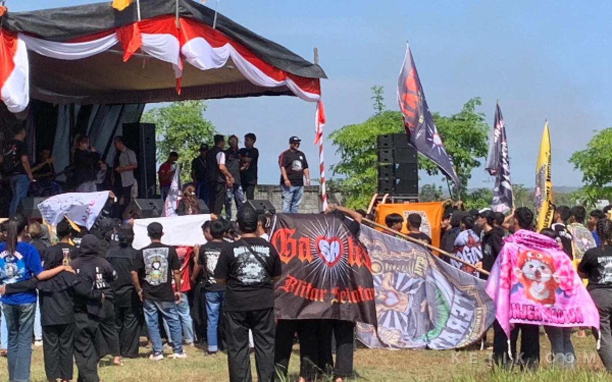 Thumbnail Berita - Ribuan Warga PSHT dari Berbagai Daerah Hadiri Tasyakuran di Blitar, Ketua Cabang Tekankan Persaudaraan dan Kesetiaan