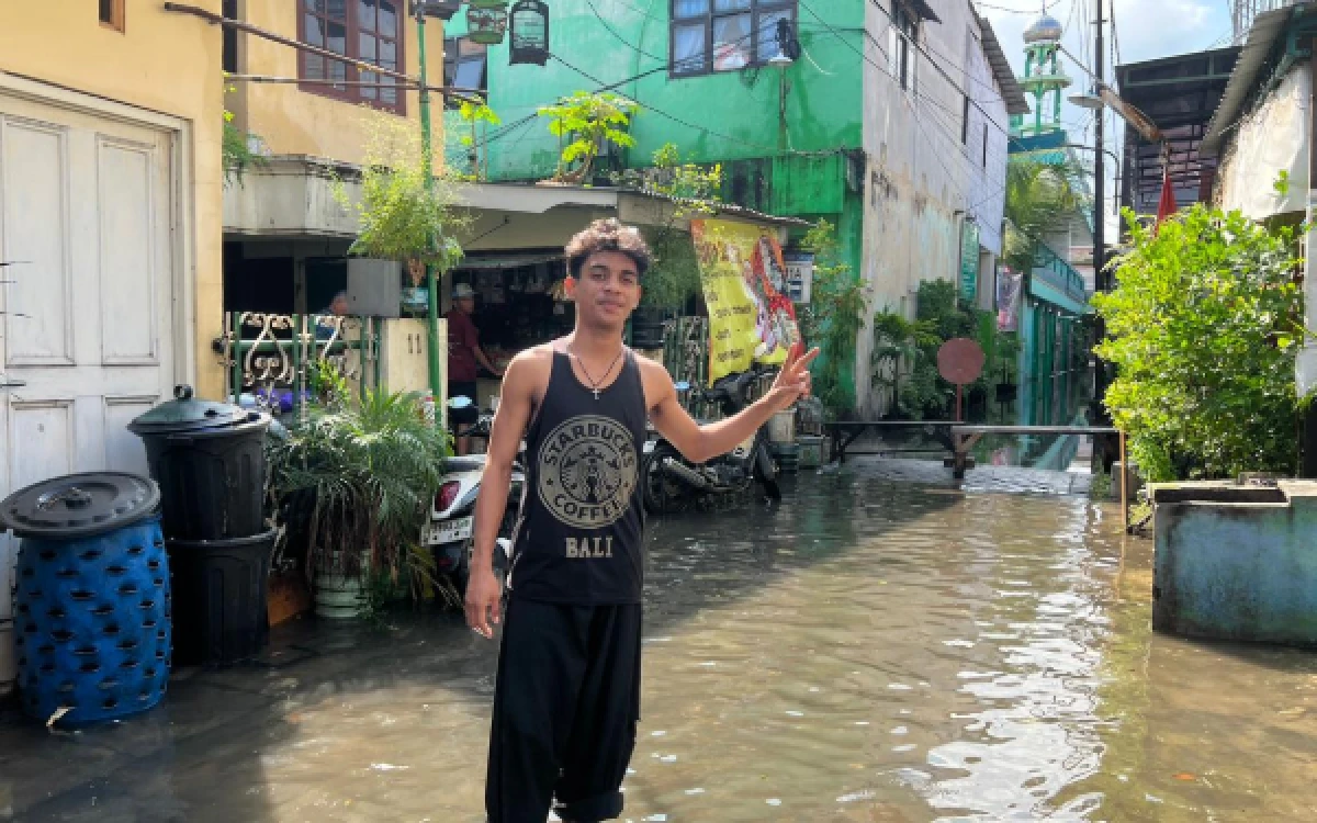Thumbnail Berita - Hujan Deras Sejak Dini Hari, Kawasan Menur Pumpungan Surabaya Terendam Banjir