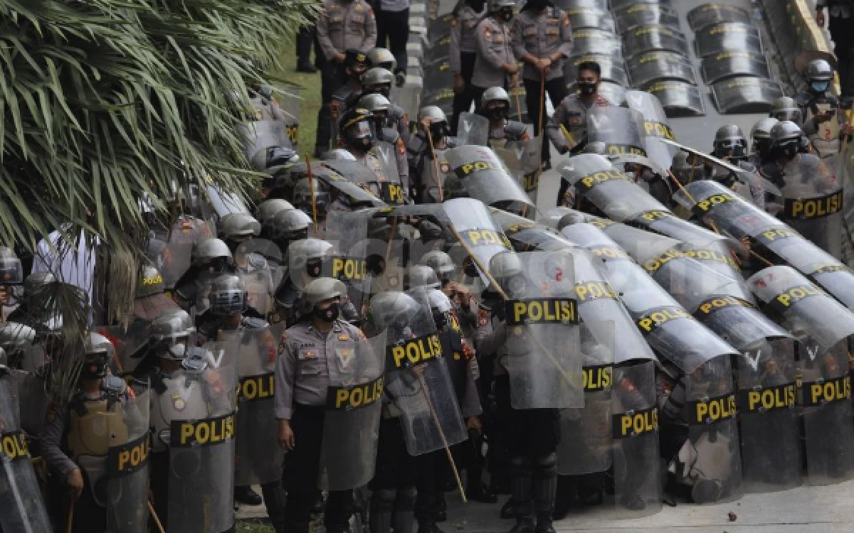 Thumbnail Berita - Demo DPR 27 Agustus, 18 Ribu Polisi Disebar dari Senayan hingga Bundaran HI