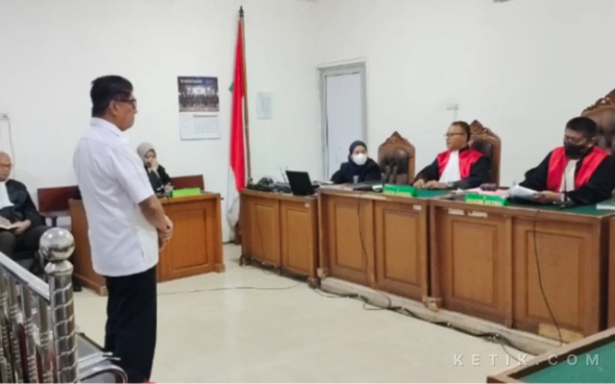 Thumbnail Berita - Hakim Vonis Eks Kadis PUCK Sumsel 2 Tahun Penjara di Kasus Korupsi Revitalisasi Pasar Cinde