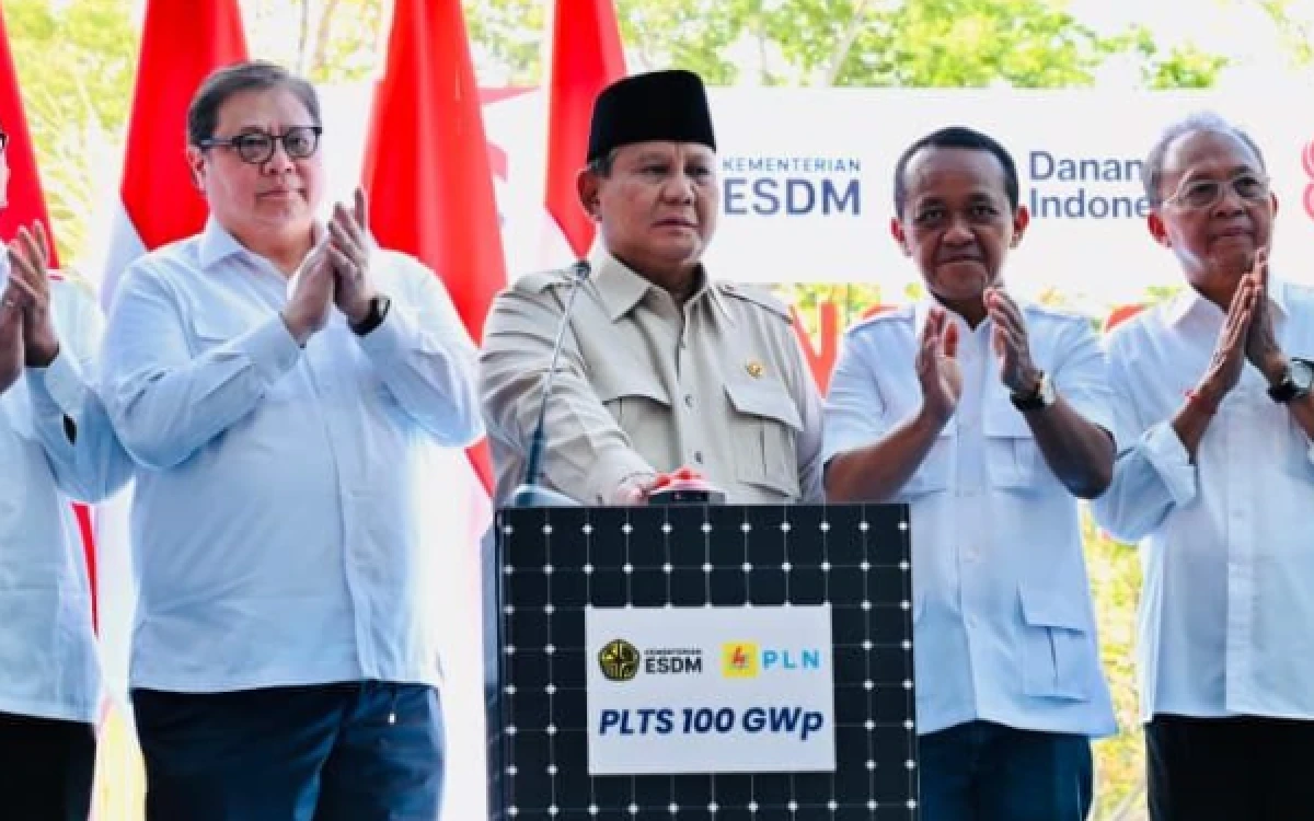 Thumbnail Berita - Prabowo Luncurkan PLTS 100 GWp, Targetkan Swasembada Energi dalam Tiga Tahun
