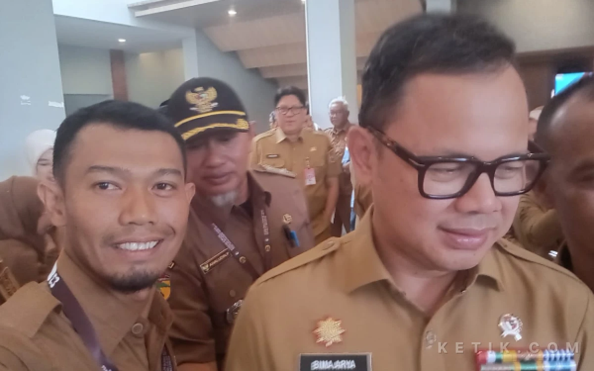 Foto Kepala Desa Linggi Salmulyadi dan Kepala Desa Bunga Herianto mengikuti Program Kepala Desa Masuk Kampus Angkatan I di Universitas Indonesia sebagai wakil Kabupaten Simeulue.