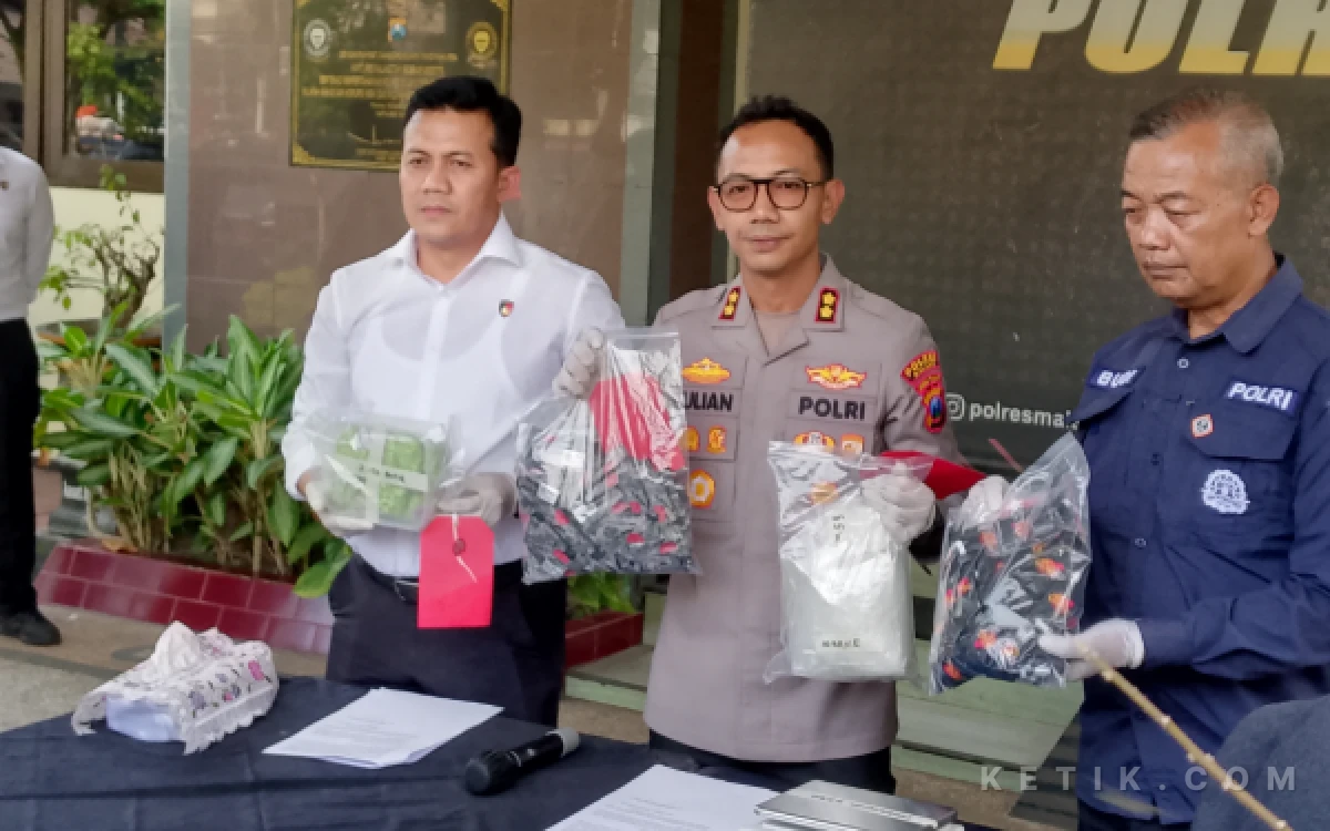 Thumbnail Berita - Nyaris Beredar! Polres Malang Ciduk Kurir Sabu 1,1 Kilogram, 14.564 Nyawa Berhasil Diselamatkan