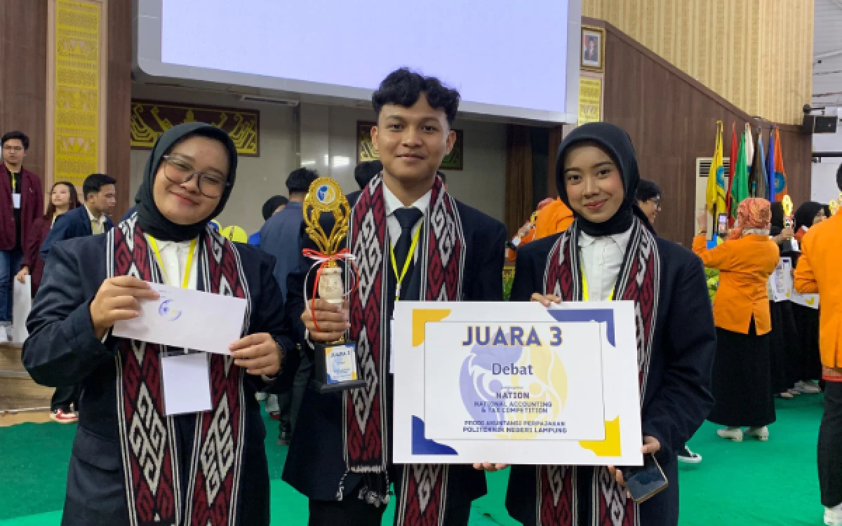 Thumbnail Berita - Bersaing dengan 135 Peserta dari 30 PTN, Tim UIN Malang Sabet Juara III Kompetisi Pajak dan Akuntansi Nasional