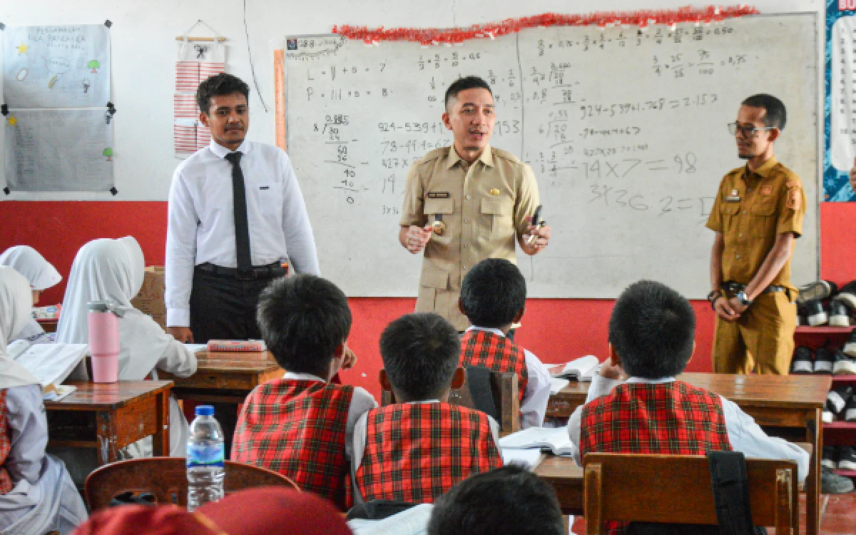 Thumbnail Berita - Tindaklanjuti Laporan, Bupati Hasbi Sidak SDN 1 Rangkasbitung dan Copot Kepsek