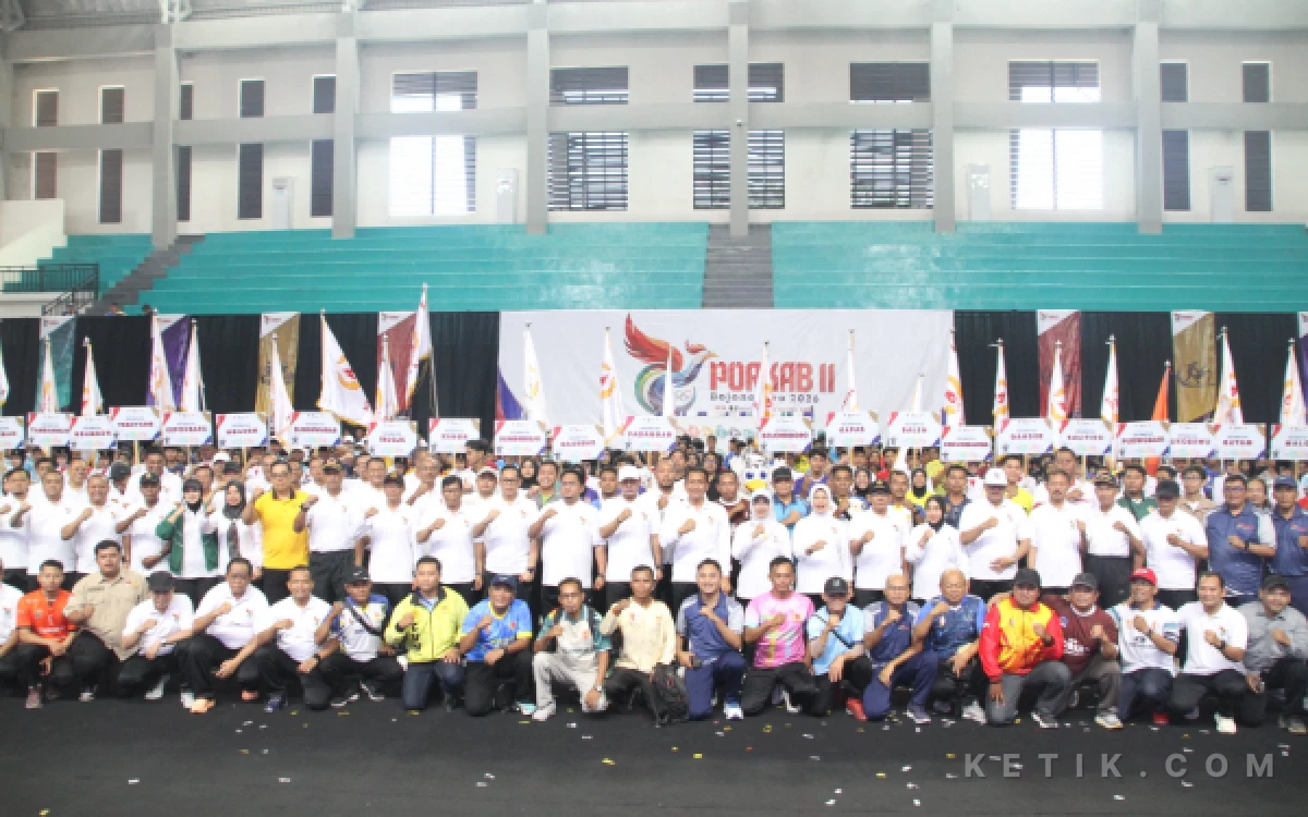 Foto Bupati Bojonegoro, H. Setyo Wahono , Wakil Bupati Bojonegoro Hj. Nurul Azizah Ketua DPRD H. Abdulloh Umar , Dan Ketua Dewan Pimpinan Daerah (DPD) Partai Golkar Kabupaten Bojonegoro Ahmad Supriyanto , dan jajaran asisten dan staf ahli bupati, Forkopimda, Kepala OPD dan camat se-Kabupaten Bojonegoro serta tamu undangan lainnya. (Foto sukiman ketik.com.)